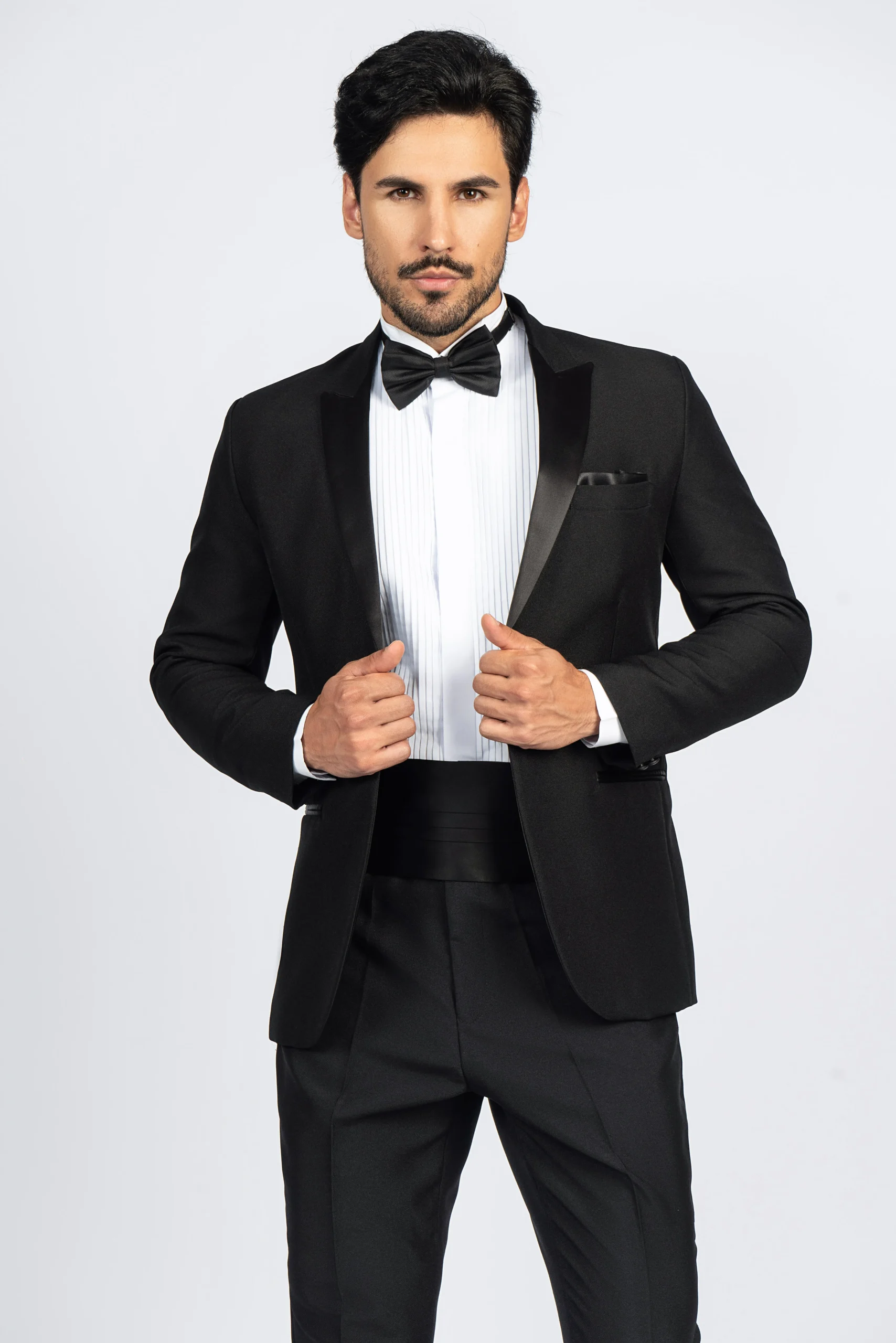 Smoking preto para aluguel na Nanda Dress Suits