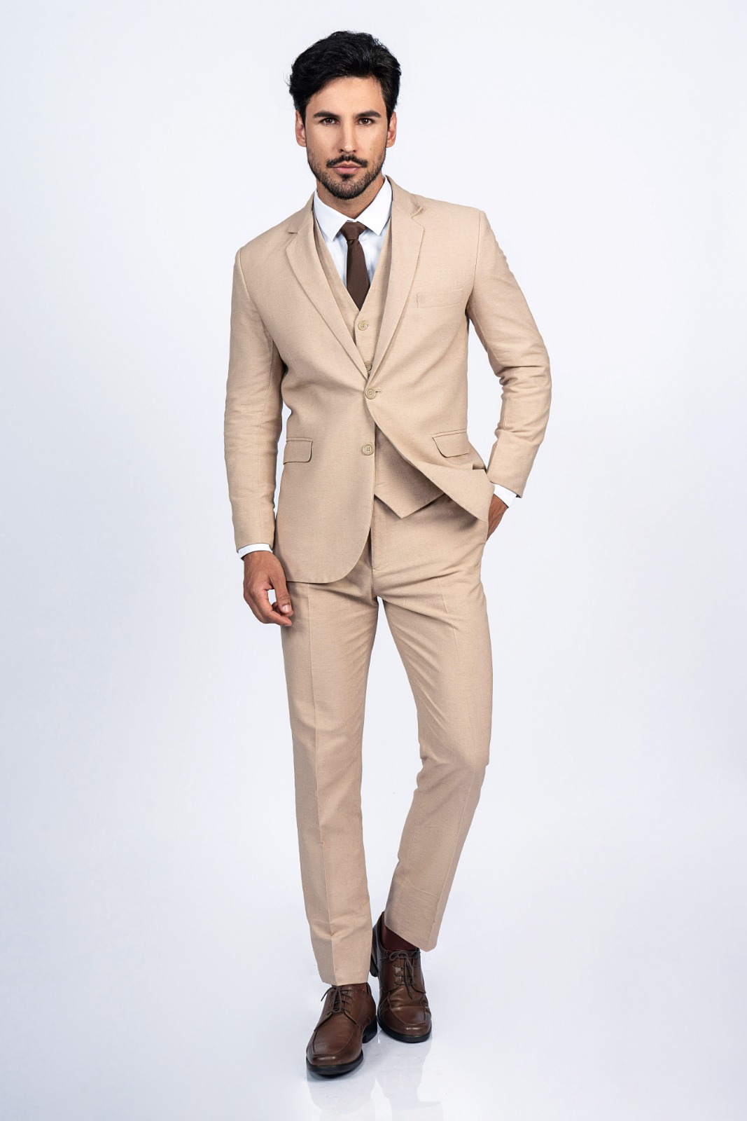 Terno areia para aluguel na Nanda Dress Suits