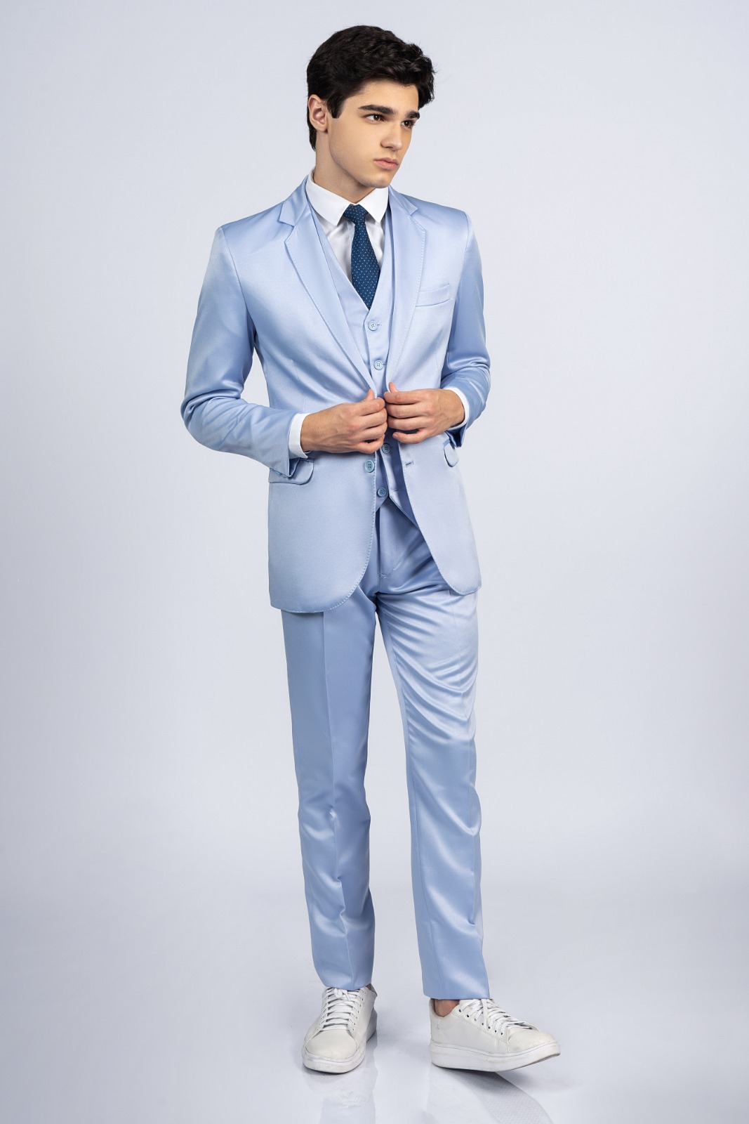 Terno azul serenity para aluguel na Nanda Dress Suits