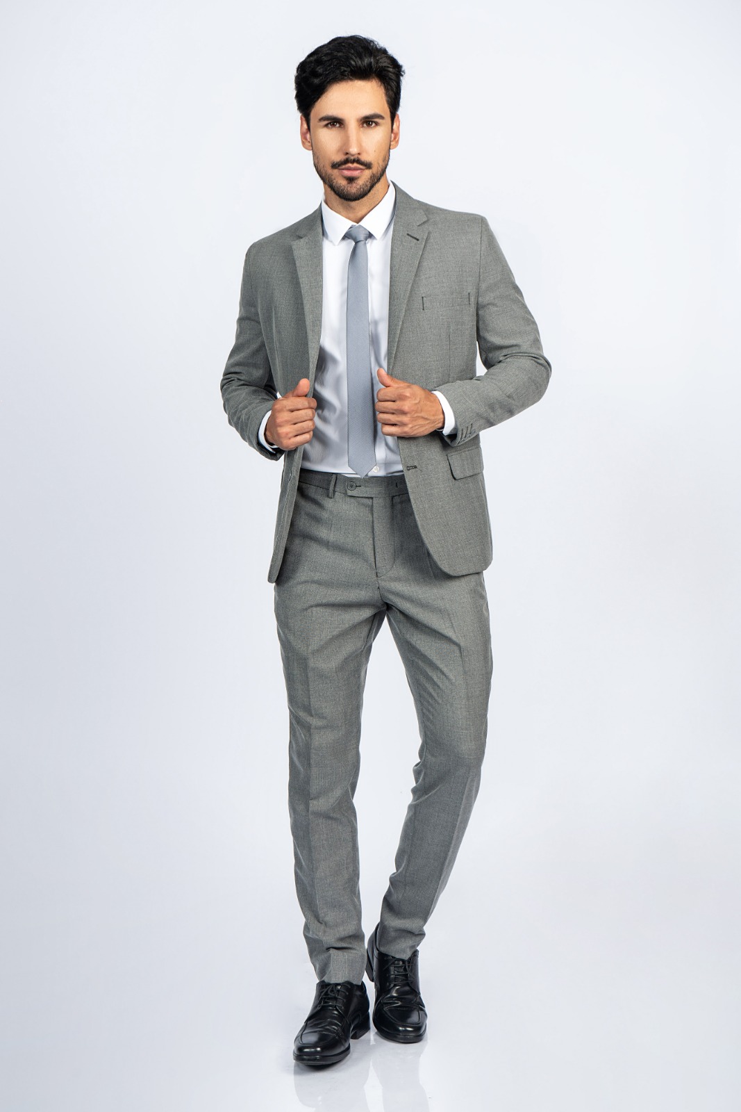 Terno cinza médio para aluguel na Nanda Dress Suits