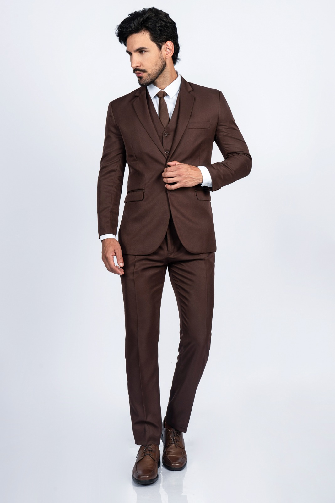 Terno marrom escuro para aluguel na Nanda Dress Suits