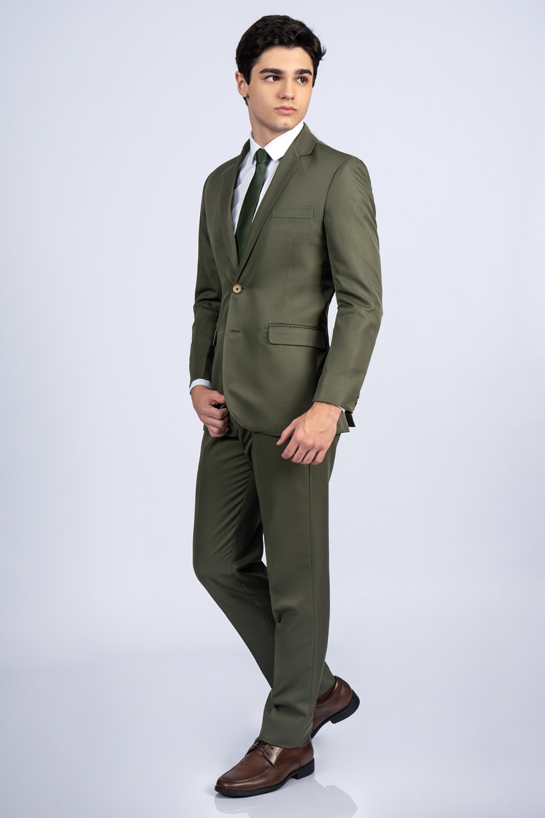Terno verde oliva para aluguel na Nanda Dress Suits
